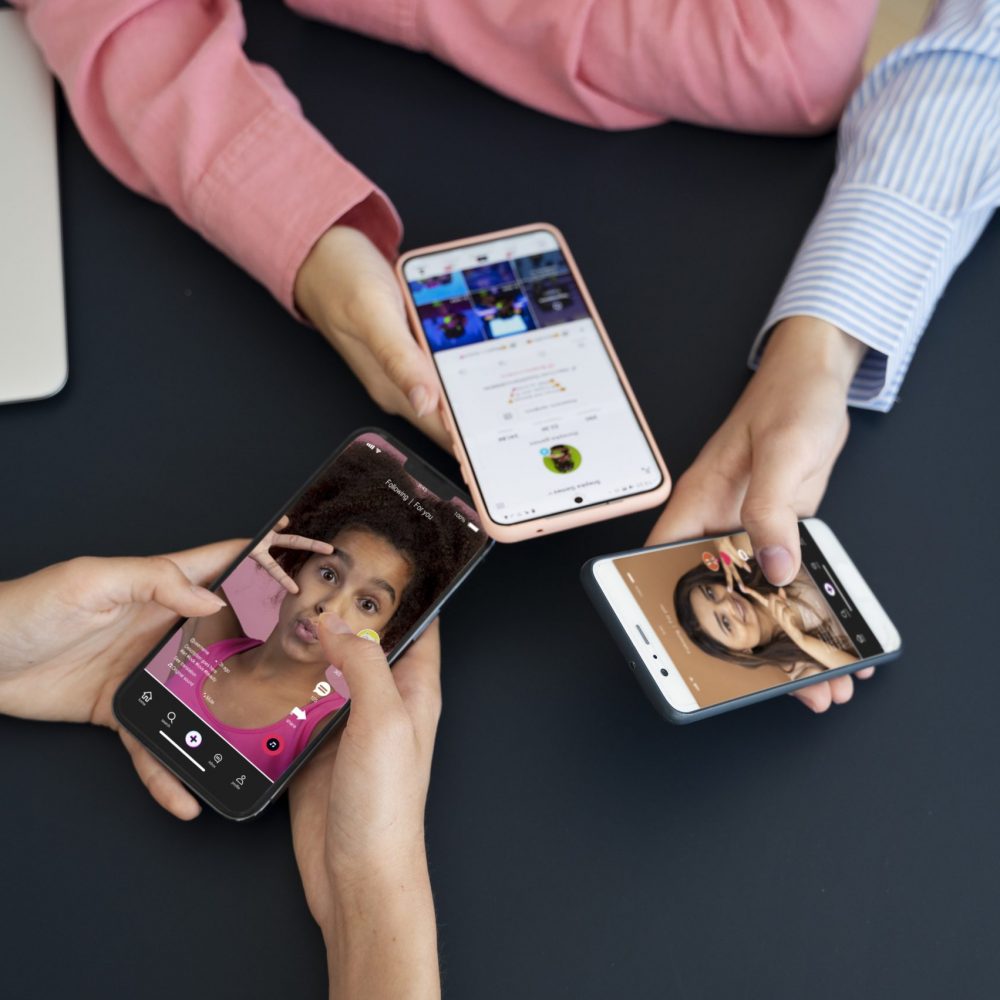 high-angle-hands-holding-smartphones high-angle-hands-holding-smartphones